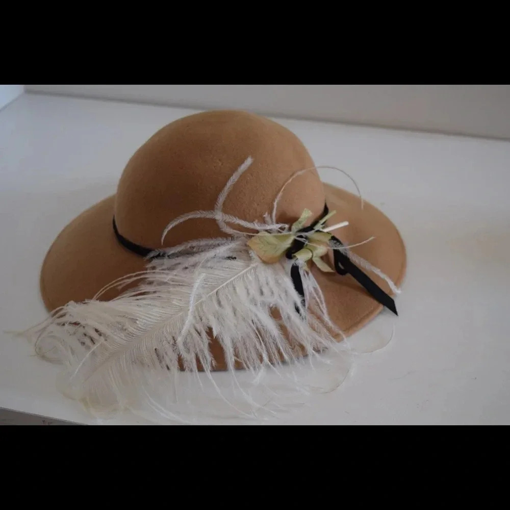 Beautiful Importina wool hat - Picture 4 of 8